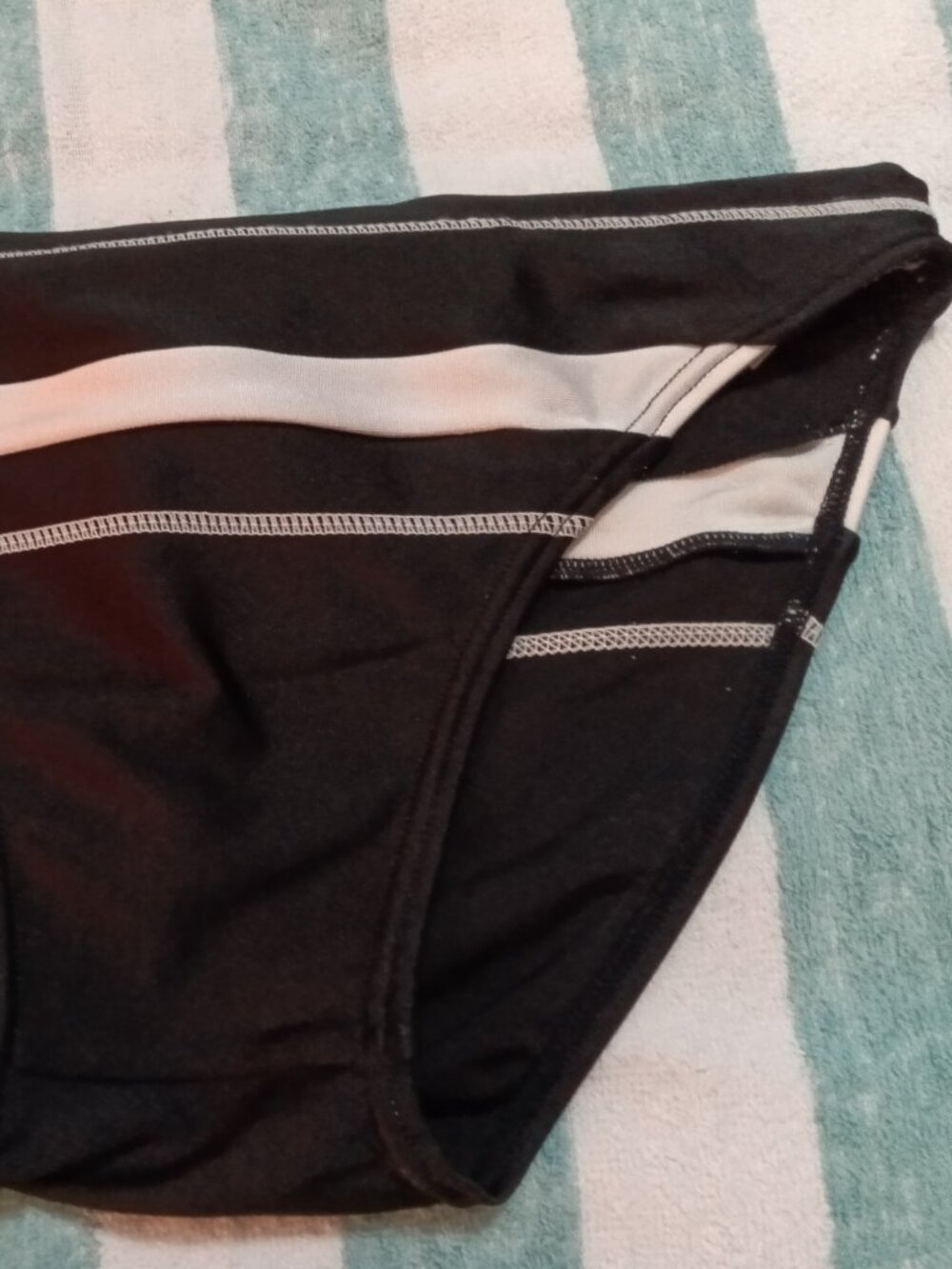 VINTAGE 1" TYR SWIM BRIEF, Black w/ White Stripe, ASIAN SIZE "M" (Pre-Owned)